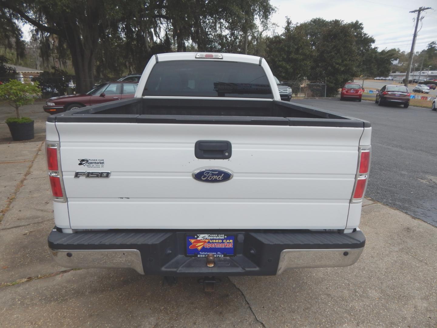 2012 White /Gray Ford F-150 (1FTFX1CT0CK) with an 3.7L 6 Cyl. engine, Automatic transmission, located at 3120 W Tennessee St, Tallahassee, FL, 32304-1002, (850) 575-6702, 30.458841, -84.349648 - Used Car Supermarket is proud to present you with this loaded immaculate 2012 Ford F150 Supercab with low miles. Used Car Supermarket prides itself in offering you the finest pre-owned vehicle in Tallahassee. Used Car Supermarket has been locally family owned and operated for over 48 years. Our F150 - Photo#3